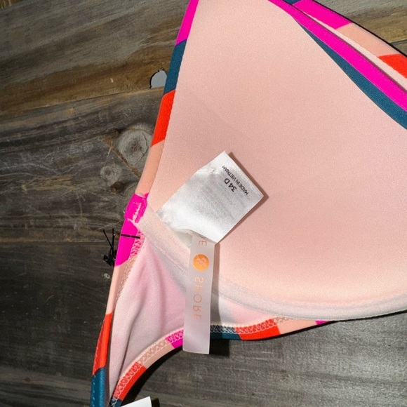 Shade & shore women’s bathing suit- 34 D- horizontal strips - Picture 3 of 4